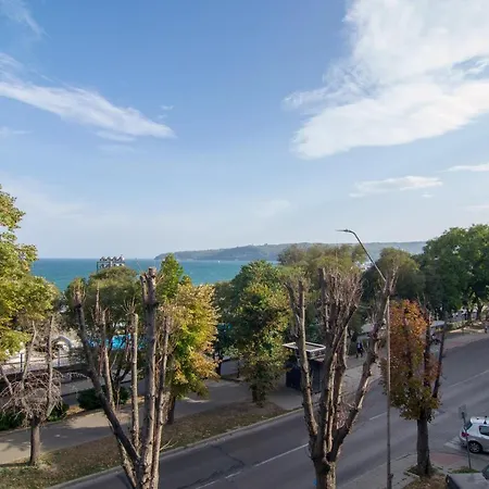 Beachfront & Seaview Apartment Varna