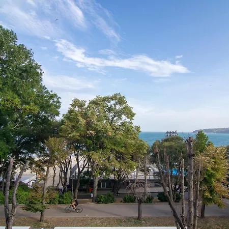 Beachfront & Seaview Apartment Varna